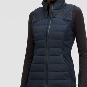 Lululemon Women’s Vest
Size 6
Navy Blue
Slim fit